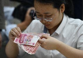 Bank Employee Counting Skills Competition