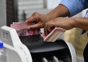 Bank Employee Counting Skills Competition