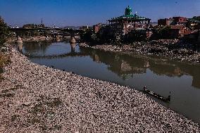 Daily Life In Kashmir