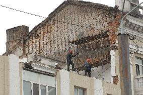 Dnipro apartment block hit by Russian missile on April 19