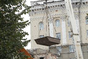 Dnipro apartment block hit by Russian missile on April 19