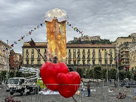 The New Installation in Piazza Municipio Causing Discussion - Naples