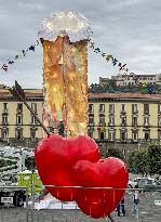 The New Installation in Piazza Municipio Causing Discussion - Naples