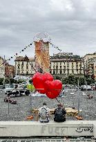 The New Installation in Piazza Municipio Causing Discussion - Naples