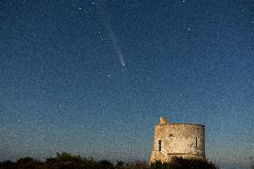 Comet Tsuchinshan-ATLAS (C/2023 A3) Appears Over Torre del Pizzo, Gallipoli, Italy