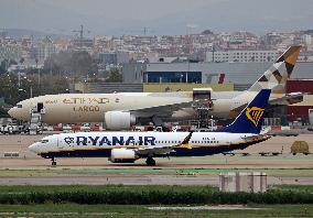 Boeing 777 of Etihad Cargo landing in Barcelona