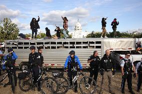 Indigenous Demonstrators Clash With Police Near U.S. Capitol