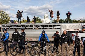 Indigenous Demonstrators Clash With Police Near U.S. Capitol