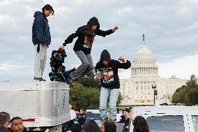 Indigenous Demonstrators Clash With Police Near U.S. Capitol