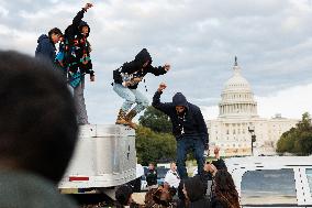 Indigenous Demonstrators Clash With Police Near U.S. Capitol