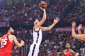 Olympiacos Piraeus v EA7 Emporio Armani Milan - Turkish Airlines EuroLeague