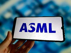 Illustration ASML Shares Plunge