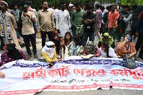 Students Demonstrate In Dhaka