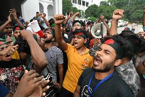 Students Demonstrate In Dhaka