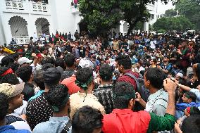 Students Demonstrate In Dhaka