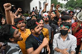 Students Demonstrate In Dhaka