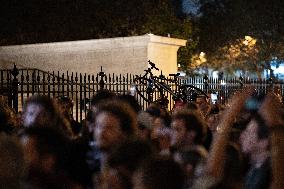 In Paris, The Cycling Community Rallies, Pays Tribute And Denounces Road Violence