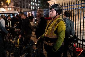 In Paris, The Cycling Community Rallies, Pays Tribute And Denounces Road Violence