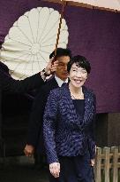 Former Japan minister visits war-linked Yasukuni shrine