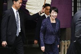 Former Japan minister visits war-linked Yasukuni shrine