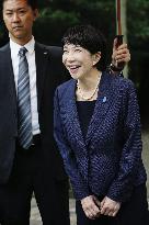 Former Japan minister visits war-linked Yasukuni shrine