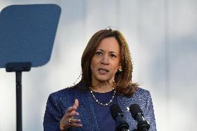 Harris Campaigns with Former Republicans in Pennsylvania