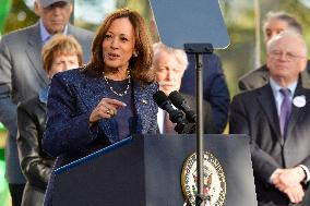 Harris Campaigns with Former Republicans in Pennsylvania