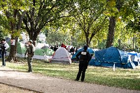 Indian Tribe Camp On The National Mall In Washington DC  One Protesters Was Arrested  For Assault On A Office .