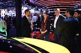 Olga Givernet Visit To Paris Motor Show - Paris