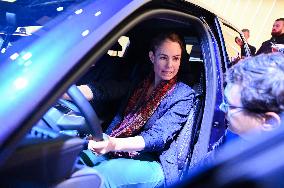 Olga Givernet Visit To Paris Motor Show - Paris