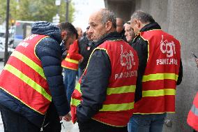 Several Hundred CGT Activists Outside the Paris Motor Show