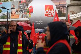 Several Hundred CGT Activists Outside the Paris Motor Show