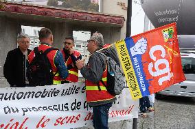 Several Hundred CGT Activists Outside the Paris Motor Show