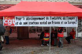 Several Hundred CGT Activists Outside the Paris Motor Show