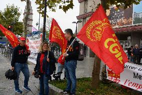 Several Hundred CGT Activists Outside the Paris Motor Show