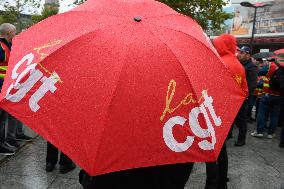 Several Hundred CGT Activists Outside the Paris Motor Show