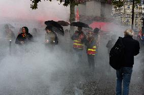 Several Hundred CGT Activists Outside the Paris Motor Show