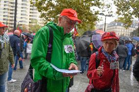 Several Hundred CGT Activists Outside the Paris Motor Show