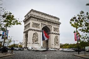 The Arc de Triomphe in Paris FA