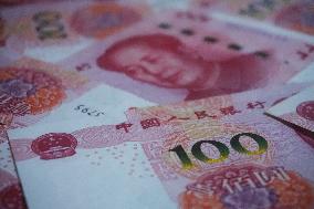 Banks Cut Interest Rates on Renminbi Deposits