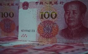 Banks Cut Interest Rates on Renminbi Deposits