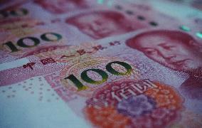 Banks Cut Interest Rates on Renminbi Deposits