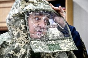 Zaporizhzhia volunteers make anti-thermal imaging ponchos for military