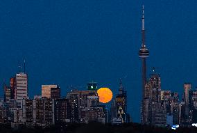 Full Moon Rises Over The Skyline In Toronto