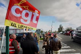 Marine Tondelier Visited Sanofi's Site - Lisieux