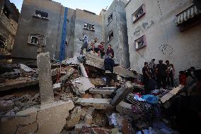 Palestinians Inspect Buildings Bombed