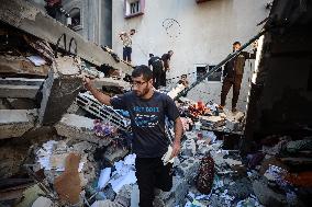 Palestinians Inspect Buildings Bombed