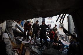 Palestinians Inspect Buildings Bombed