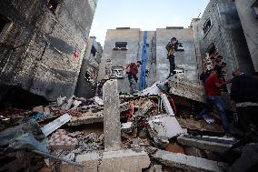 Palestinians Inspect Buildings Bombed