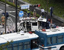 Man throws "Molotov cocktails" near LDP HQ